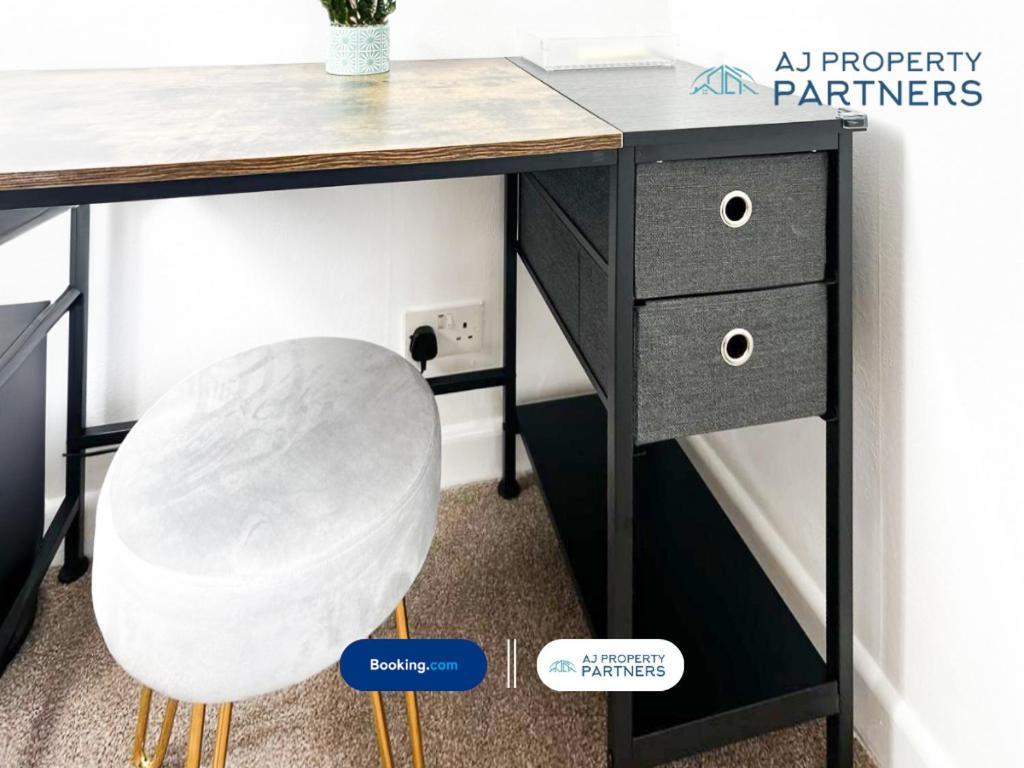 Premium Deal L Hill View Home L Last-Minute Offer L Cheltenham L Aj Properties L Perfect For Short Or Long Stays L 4Beds 4Bedrooms Экстерьер фото
