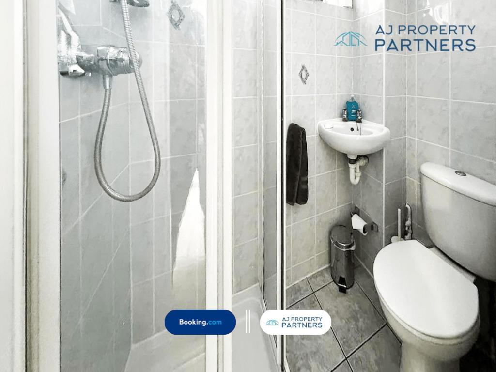 Premium Deal L Hill View Home L Last-Minute Offer L Cheltenham L Aj Properties L Perfect For Short Or Long Stays L 4Beds 4Bedrooms Экстерьер фото